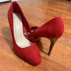 Red, suede heels 💃🏻